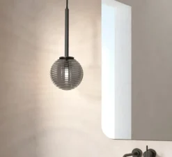 Suspension*Astro Suspension, Tacoma, , IP44, Ø13,5cm, H185cm - noir mat, abat-jour Tacoma Ribbed Glass fumé