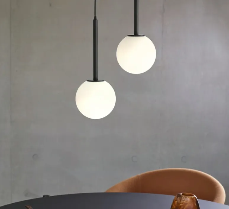 Suspension*Astro Suspension, Tacoma, , IP44, Ø13,5cm, H185cm - noir mat, abat-jour Tacoma Glass opalin