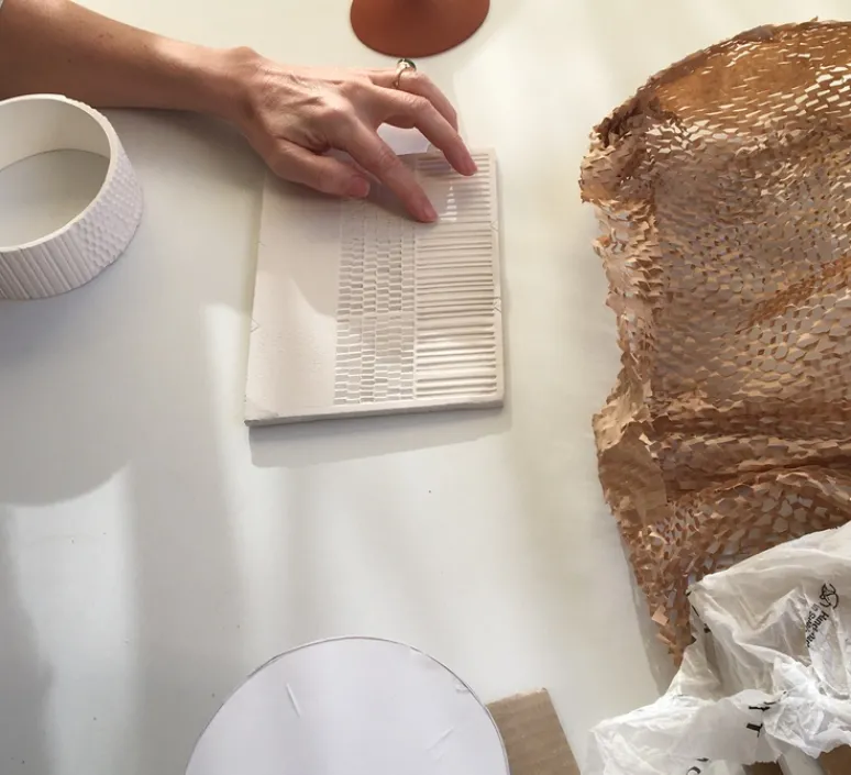 Suspension*Pott Suspension, Terra Wide, , IP44, LED, dim, 2700K, 1200 lm, Ø36,6cm, H14,5cm - rouge/carve