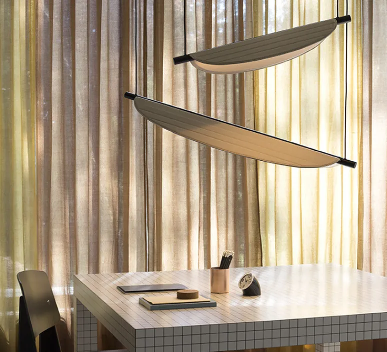 Suspension*Tooy Suspension, Thula 562.22, , IP40, LED, 2700K, 2600lm, L104cm, H11cm - corps noir, détail noir, abat-jour cuir beige