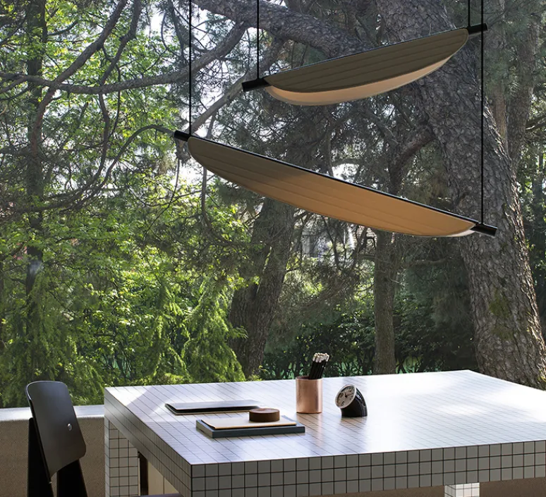 Suspension*Tooy Suspension, Thula 562.22, , IP40, LED, 2700K, 2600lm, L104cm, H11cm - corps noir, détail noir, abat-jour cuir beige