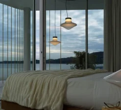 Suspension*Brokis Suspension, Trottola L, , LED, dim, 2700K, 1260 lm, Ø47,5cm, H31cm - verre blanc, structure noire