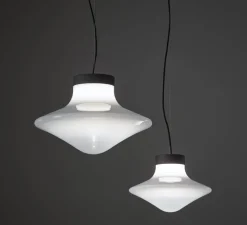 Suspension, Trottola S, verre blanc, structure noire, LED, dim, 2700K, 1260 lm, Ø34,6cm, H23,5cm - Brokis