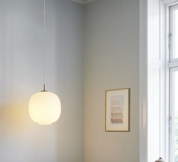 Suspension, VL45 Radiohus, laiton, verre opal brillant, LED, 1800-3000K, 2763lm, Ø37cm, H44,8cm - Louis Poulsen