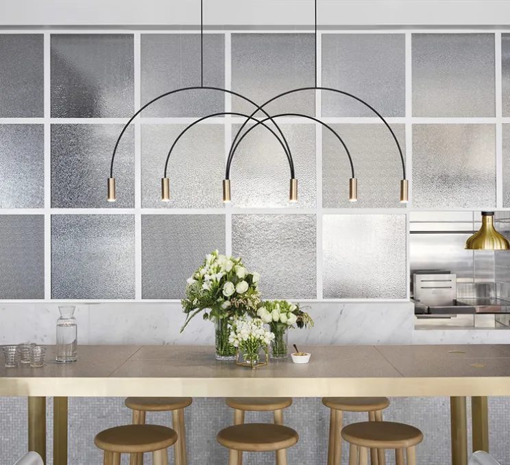 Suspension, Volta, T-3536-W, noire avec têtes dorées, rosace noire, LED, dim, 2700k, 3 x 565 lm, L86,7cm, H54,3cm - Estiluz